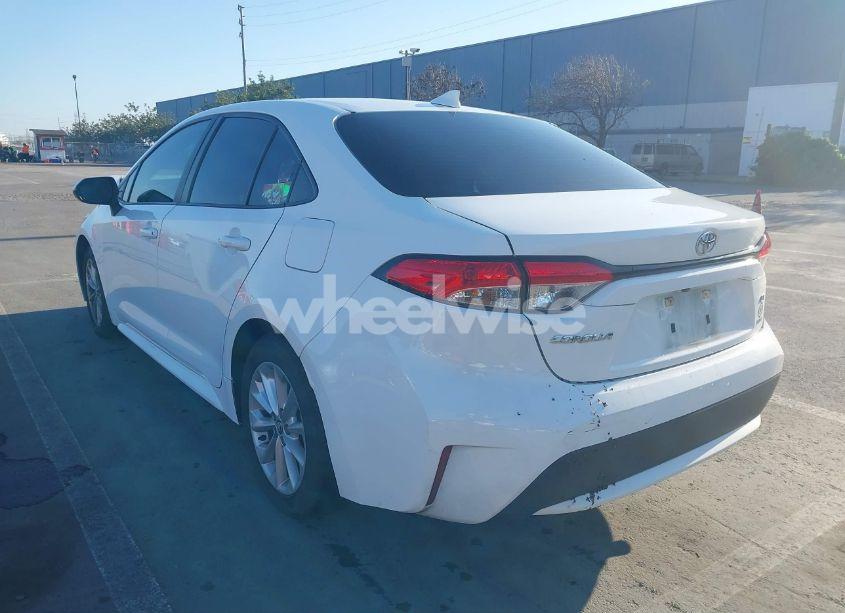 Photo 3 of 2021 Toyota Corolla LE (VIN 5YFVPMAE4MP208431)