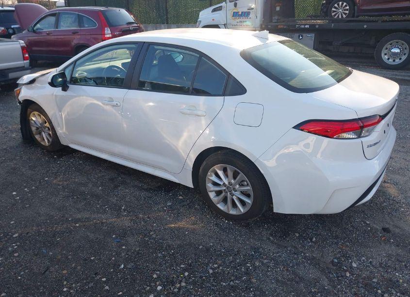 Photo 3 of 2022 Toyota Corolla LE (VIN 5YFVPMAE6NP372488)