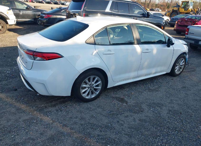 Photo 4 of 2022 Toyota Corolla LE (VIN 5YFVPMAE6NP372488)