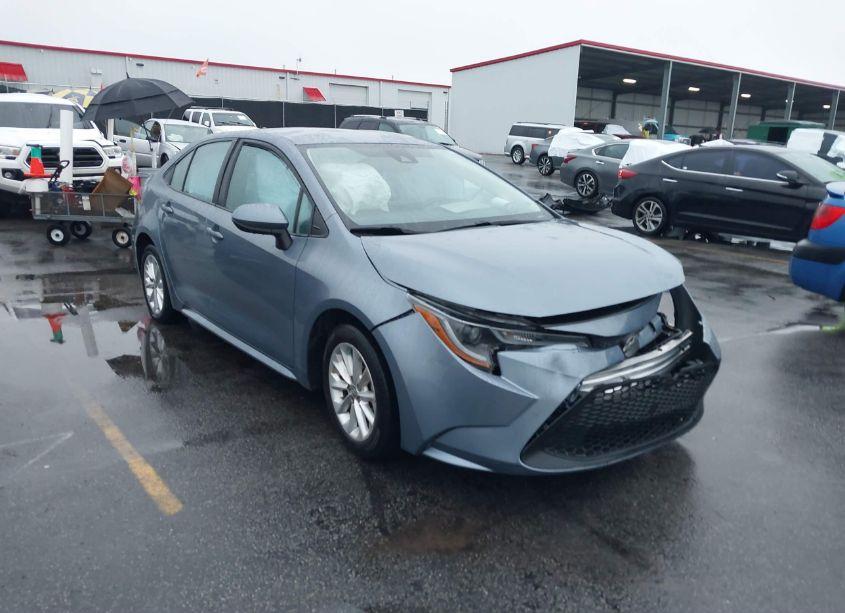 2022 Toyota Corolla LE (VIN 5YFVPMAE8NP322143) main photo