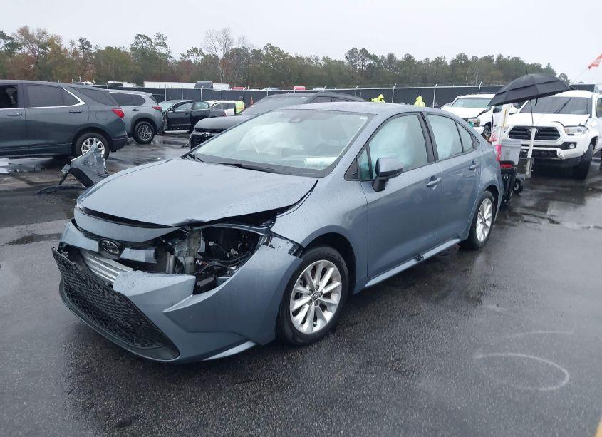 Photo 2 of 2022 Toyota Corolla LE (VIN 5YFVPMAE8NP322143)