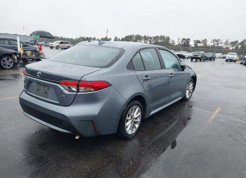 Photo 4 of 2022 Toyota Corolla LE (VIN 5YFVPMAE8NP322143)