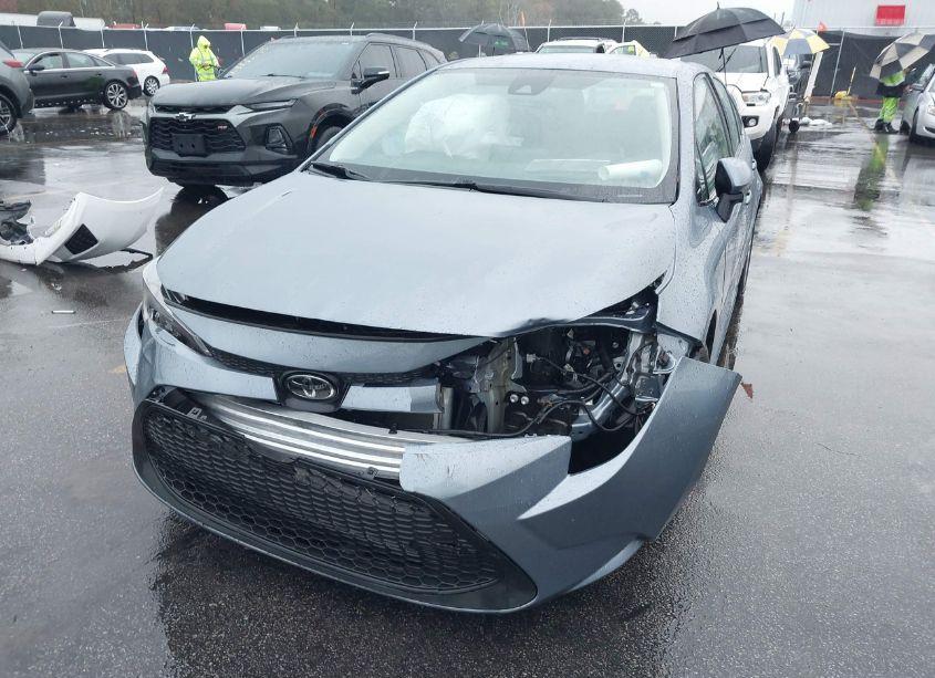 Photo 6 of 2022 Toyota Corolla LE (VIN 5YFVPMAE8NP322143)
