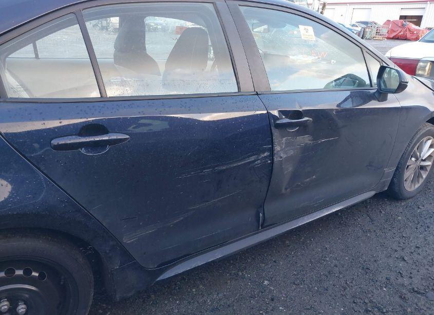 Photo 6 of 2022 Toyota Corolla LE (VIN 5YFVPMAE8NP345485)