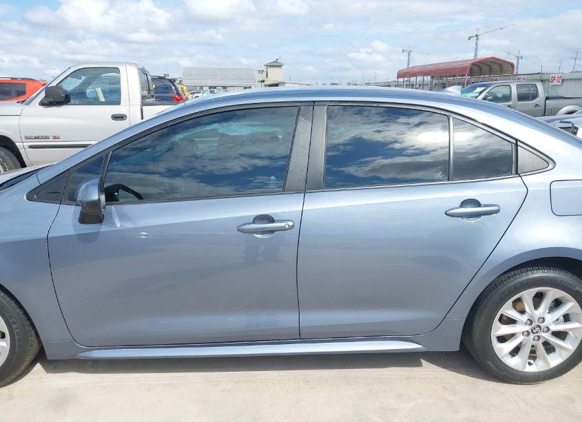 Photo 15 of 2022 Toyota Corolla LE (VIN 5YFVPMAE9NP374252)