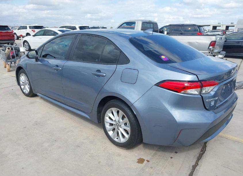 Photo 3 of 2022 Toyota Corolla LE (VIN 5YFVPMAE9NP374252)