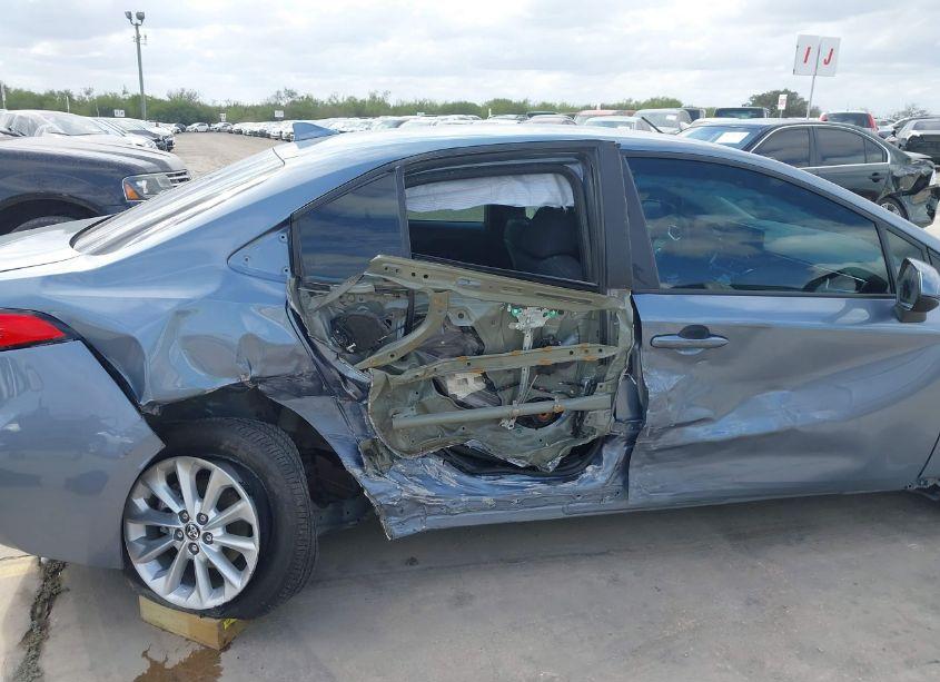 Photo 6 of 2022 Toyota Corolla LE (VIN 5YFVPMAE9NP374252)