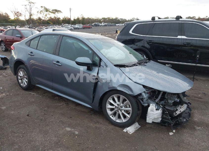 2022 Toyota Corolla LE (VIN 5YFVPMAE9NP378897) main photo