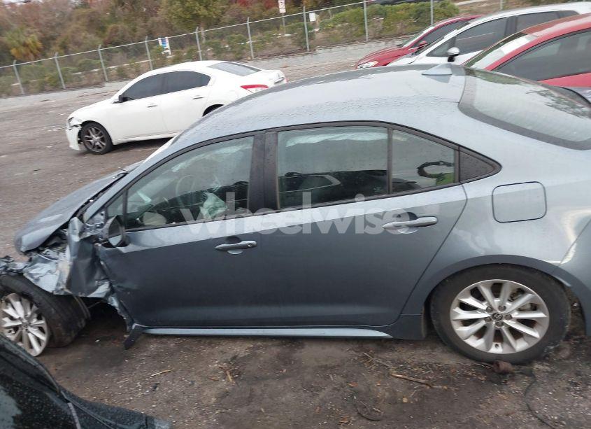 Photo 14 of 2022 Toyota Corolla LE (VIN 5YFVPMAE9NP378897)