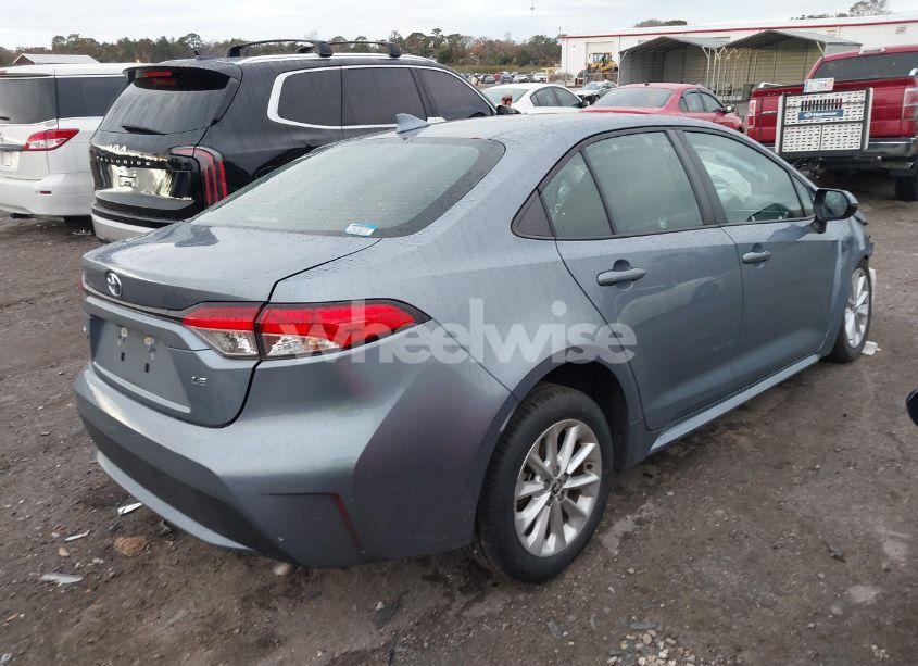 Photo 4 of 2022 Toyota Corolla LE (VIN 5YFVPMAE9NP378897)