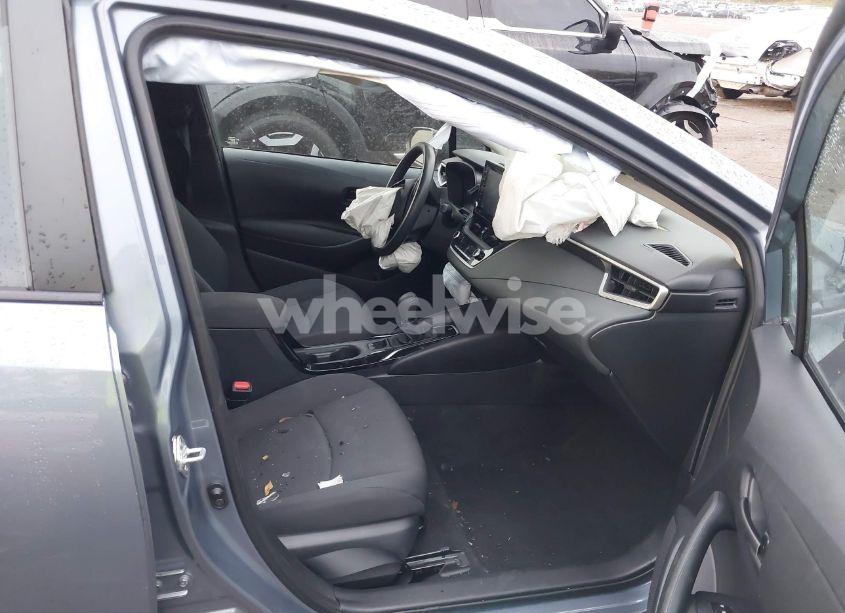 Photo 5 of 2022 Toyota Corolla LE (VIN 5YFVPMAE9NP378897)