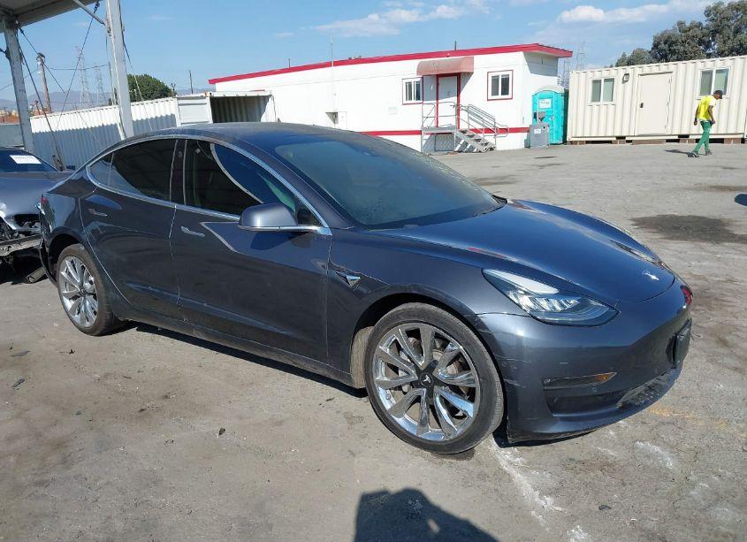 2018 Tesla Model 3 (VIN 5YJ3E1EA0JF045481) main photo