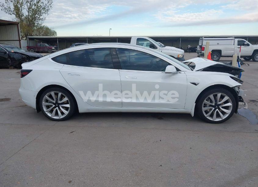Photo 14 of 2018 Tesla Model 3 LONG RANGE/MID RANGE (VIN 5YJ3E1EA0JF118400)