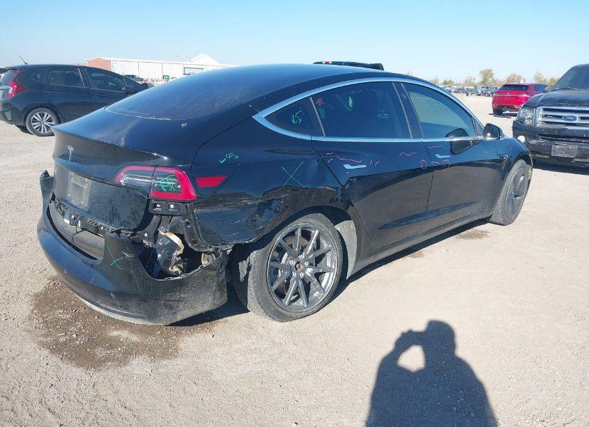 Photo 4 of 2018 Tesla Model 3 LONG RANGE/MID RANGE (VIN 5YJ3E1EA0JF157441)