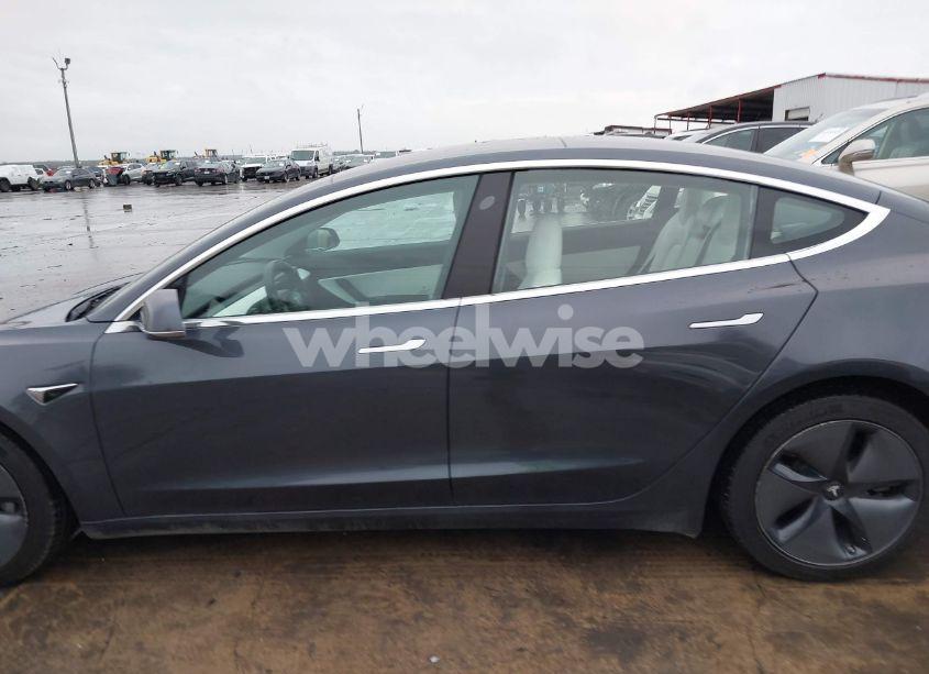 Photo 15 of 2018 Tesla Model 3 LONG RANGE/MID RANGE (VIN 5YJ3E1EA0JF166723)