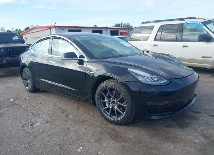 2020 Tesla Model 3 STANDARD RANGE PLUS REAR-WHEEL DRIVE/STANDARD RANGE REAR-WHEEL DRIVE (VIN 5YJ3E1EA2LF738104) main photo