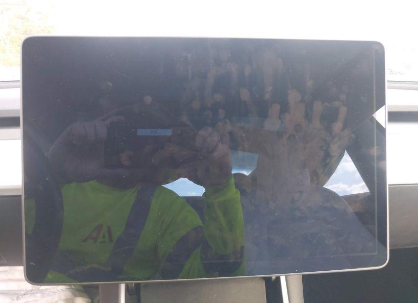 Photo 7 of 2020 Tesla Model 3 STANDARD RANGE PLUS REAR-WHEEL DRIVE/STANDARD RANGE REAR-WHEEL DRIVE (VIN 5YJ3E1EA2LF738104)