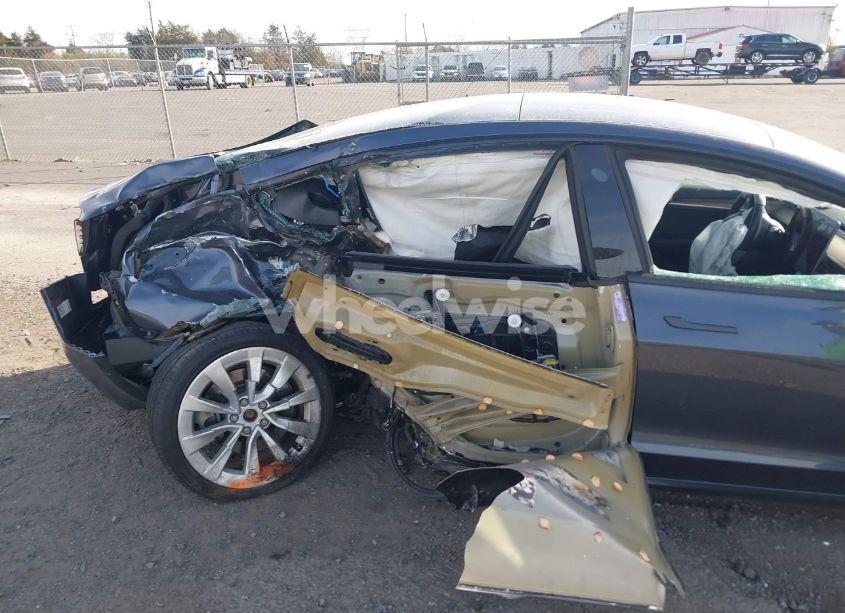 Photo 6 of 2022 Tesla Model 3 REAR-WHEEL DRIVE (VIN 5YJ3E1EA3NF186373)