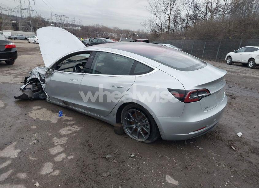 Photo 3 of 2018 Tesla Model 3 LONG RANGE/MID RANGE (VIN 5YJ3E1EA4JF019143)