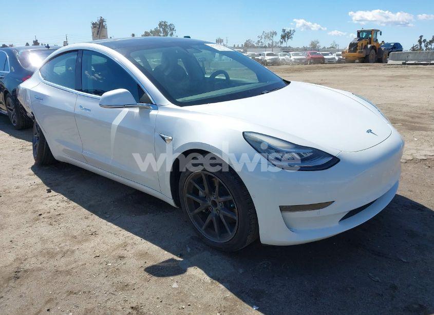 2020 Tesla Model 3 STANDARD RANGE PLUS REAR-WHEEL DRIVE/STANDARD RANGE REAR-WHEEL DRIVE (VIN 5YJ3E1EA4LF644967) main photo