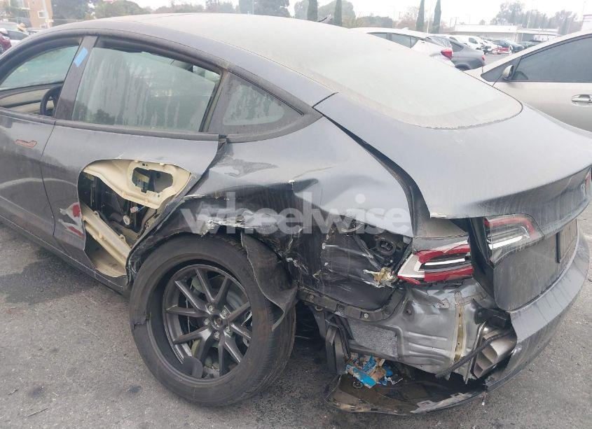 Photo 6 of 2022 Tesla Model 3 REAR-WHEEL DRIVE (VIN 5YJ3E1EA4NF210499)