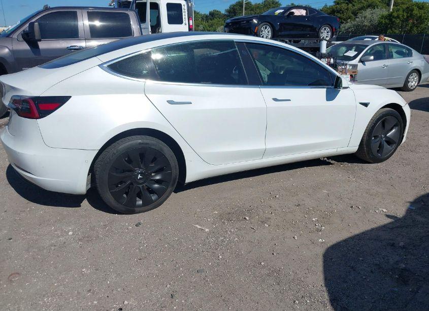 Photo 4 of 2018 Tesla Model 3 LONG RANGE/MID RANGE (VIN 5YJ3E1EA5JF026327)