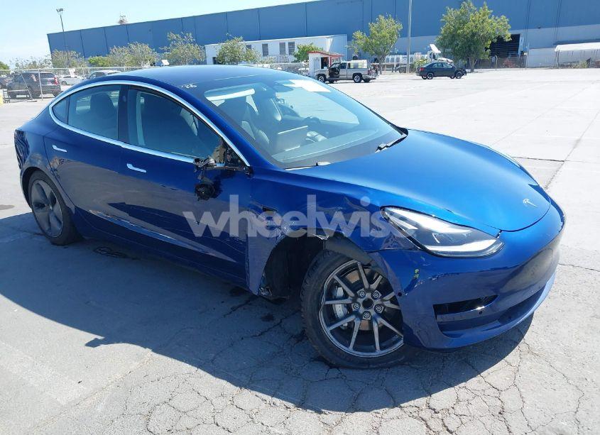 2018 Tesla Model 3 (VIN 5YJ3E1EA5JF076614) main photo