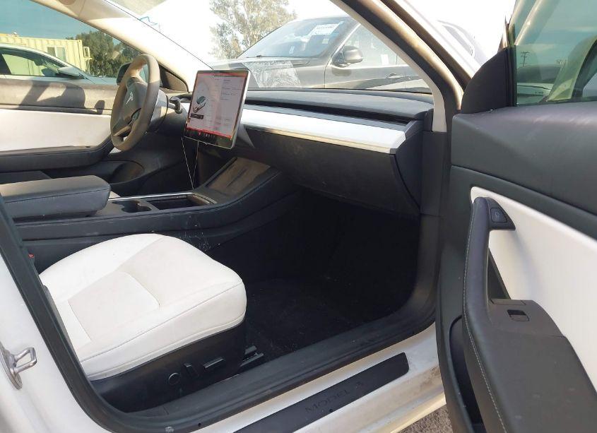 Photo 5 of 2021 Tesla Model 3 STANDARD RANGE PLUS REAR-WHEEL DRIVE (VIN 5YJ3E1EA5MF858898)