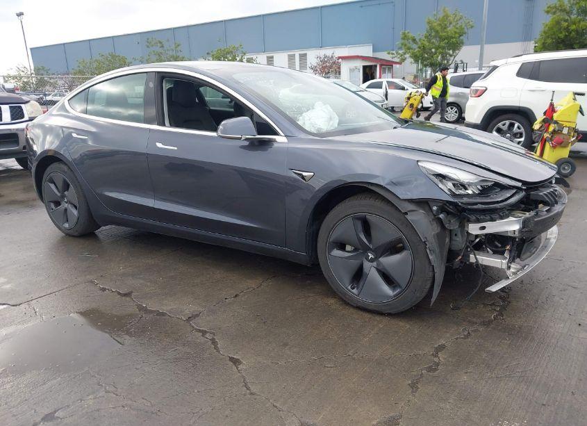 2020 Tesla Model 3 STANDARD RANGE PLUS REAR-WHEEL DRIVE/STANDARD RANGE REAR-WHEEL DRIVE (VIN 5YJ3E1EA6LF743497) main photo