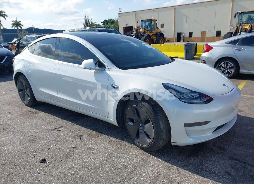 2020 Tesla Model 3 STANDARD RANGE PLUS REAR-WHEEL DRIVE/STANDARD RANGE REAR-WHEEL DRIVE (VIN 5YJ3E1EA6LF799620) main photo