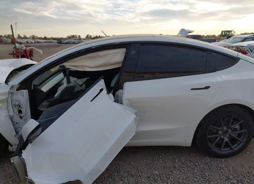 Photo 14 of 2021 Tesla Model 3 STANDARD RANGE PLUS REAR-WHEEL DRIVE (VIN 5YJ3E1EA6MF047773)