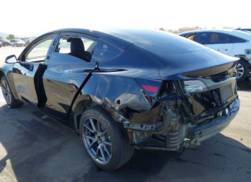 Photo 6 of 2022 Tesla Model 3 REAR-WHEEL DRIVE (VIN 5YJ3E1EA6NF352191)