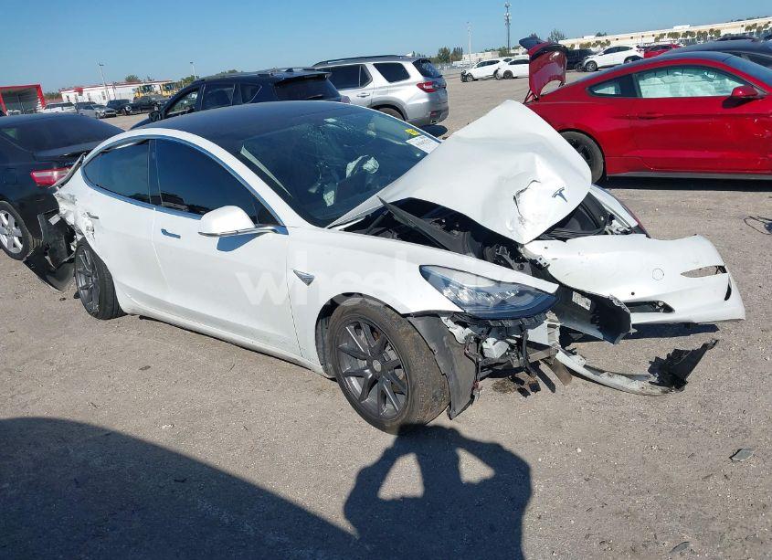 2020 Tesla Model 3 STANDARD RANGE PLUS REAR-WHEEL DRIVE/STANDARD RANGE REAR-WHEEL DRIVE (VIN 5YJ3E1EA7LF659012) main photo