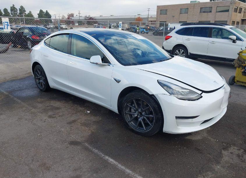 2019 Tesla Model 3 LONG RANGE/MID RANGE/STANDARD RANGE/STANDARD RANGE PLUS (VIN 5YJ3E1EA8KF401595) main photo