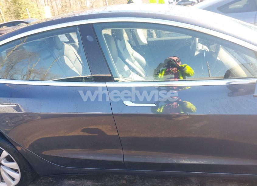 Photo 13 of 2018 Tesla Model 3 LONG RANGE/MID RANGE (VIN 5YJ3E1EA9JF020031)