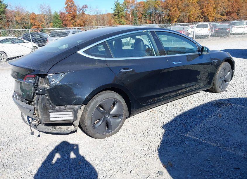 Photo 4 of 2018 Tesla Model 3 LONG RANGE/MID RANGE (VIN 5YJ3E1EA9JF152769)