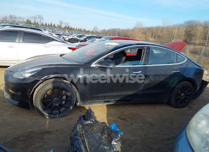 Photo 14 of 2018 Tesla Model 3 LONG RANGE/MID RANGE (VIN 5YJ3E1EAXJF020622)