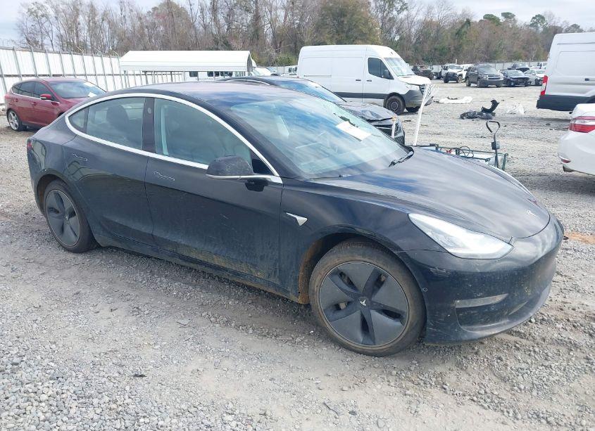 2018 Tesla Model 3 LONG RANGE/MID RANGE (VIN 5YJ3E1EAXJF152795) main photo