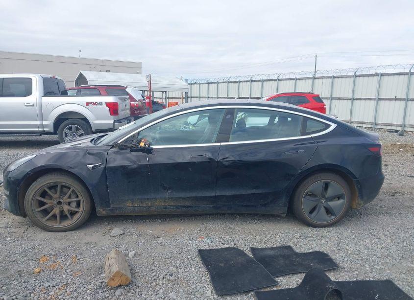 Photo 14 of 2018 Tesla Model 3 LONG RANGE/MID RANGE (VIN 5YJ3E1EAXJF152795)