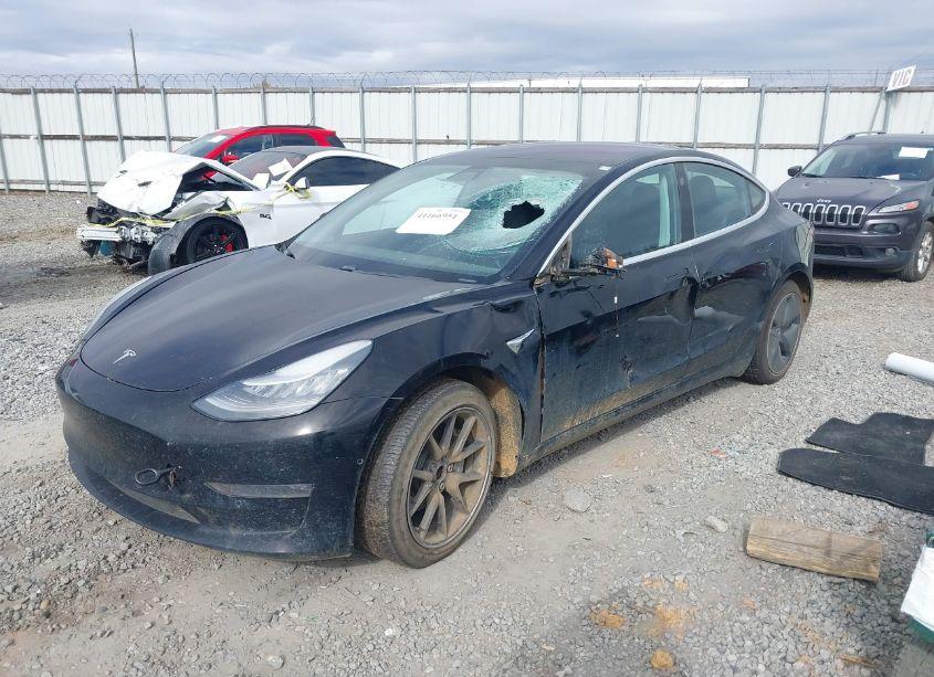 Photo 2 of 2018 Tesla Model 3 LONG RANGE/MID RANGE (VIN 5YJ3E1EAXJF152795)