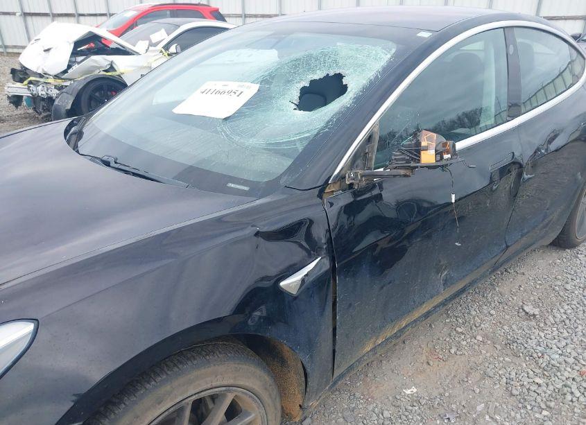 Photo 6 of 2018 Tesla Model 3 LONG RANGE/MID RANGE (VIN 5YJ3E1EAXJF152795)