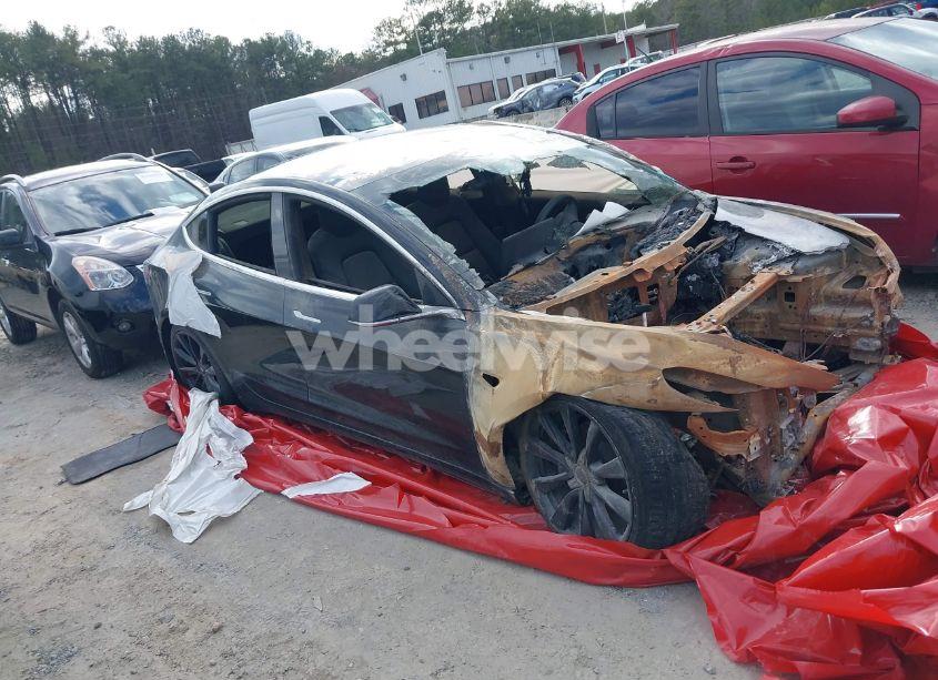 2018 Tesla Model 3 LONG RANGE/MID RANGE (VIN 5YJ3E1EAXJF176028) main photo
