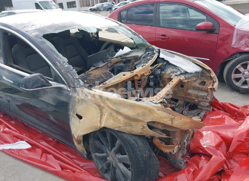 Photo 6 of 2018 Tesla Model 3 LONG RANGE/MID RANGE (VIN 5YJ3E1EAXJF176028)