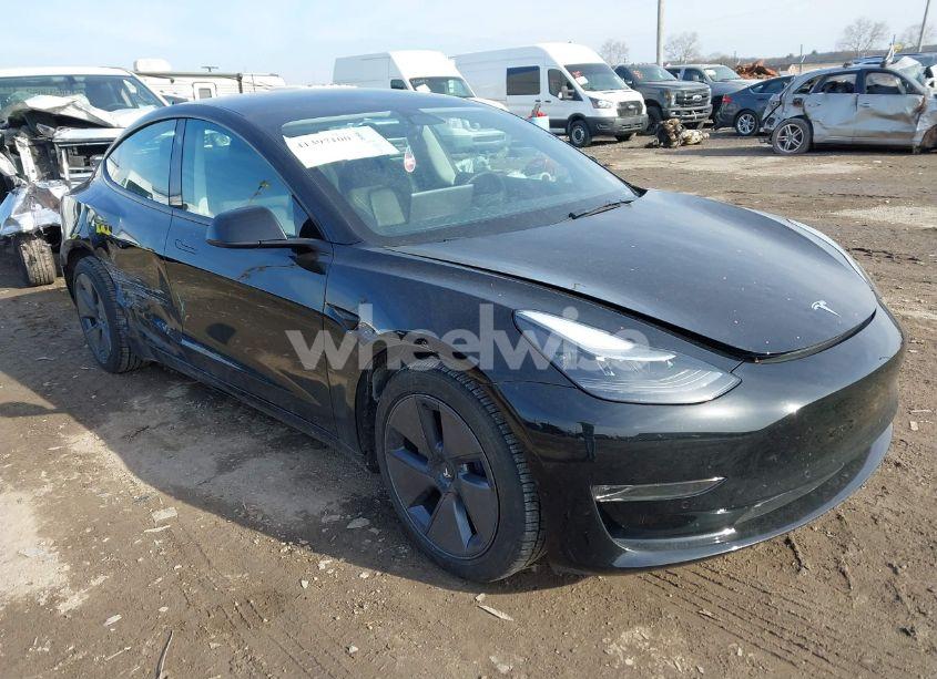 2022 Tesla Model 3 (VIN 5YJ3E1EB0NF327733) main photo