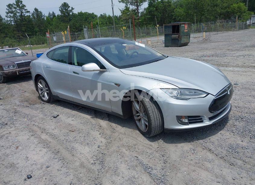 2013 Tesla Model S (VIN 5YJSA1AC4DFP10224) main photo