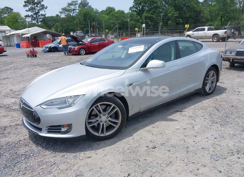 Photo 2 of 2013 Tesla Model S (VIN 5YJSA1AC4DFP10224)