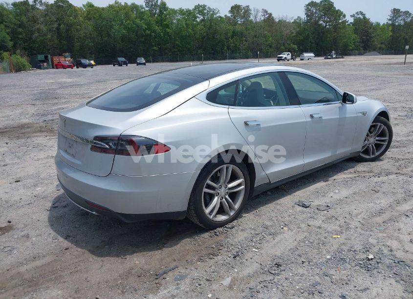 Photo 4 of 2013 Tesla Model S (VIN 5YJSA1AC4DFP10224)