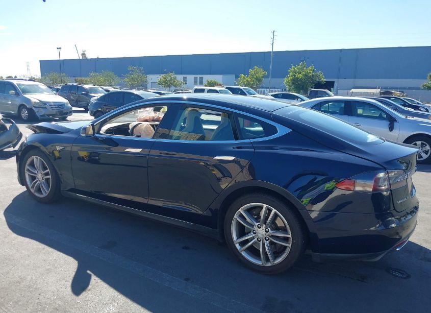 Photo 3 of 2013 Tesla Model S (VIN 5YJSA1CG0DFP09345)