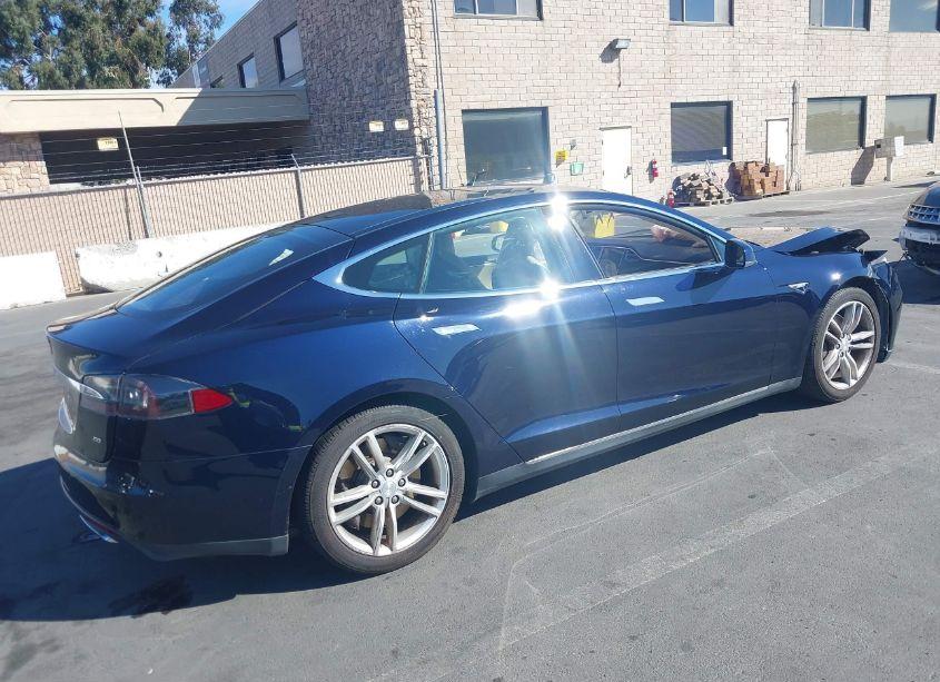 Photo 4 of 2013 Tesla Model S (VIN 5YJSA1CG0DFP09345)