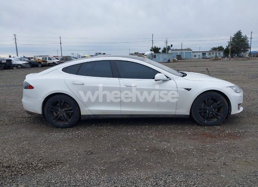Photo 13 of 2013 Tesla Model S (VIN 5YJSA1CG3DFP16662)